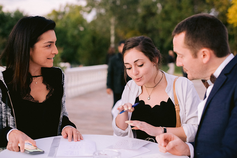 Les invités sont en pleine phase de réflexion